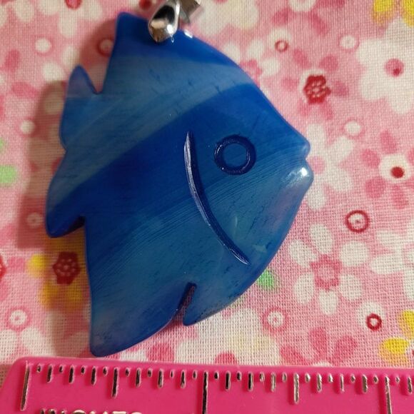 Carved Blue agate fish pendant - Picture 3 of 3